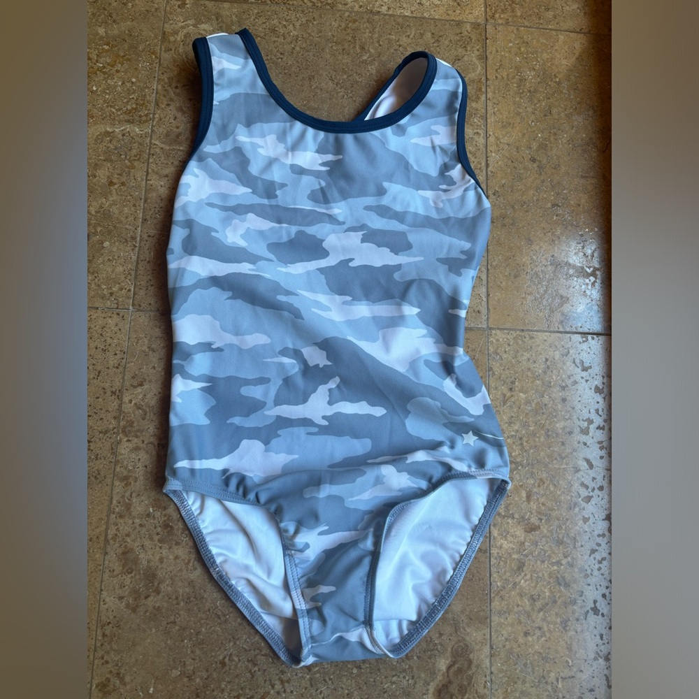 destin’s girls leotard size L